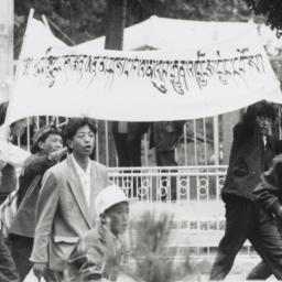 Tibetan demonstrators calli...