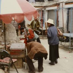 Tibetans preparing to burn ...
