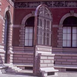 Exterior view, Museum fur a...
